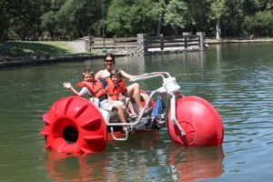Paddle-Boat-Mom-and-Kids_2